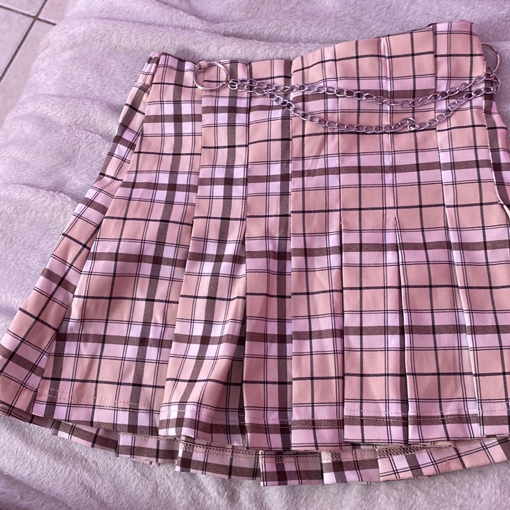 Like an angel skirt. Size small, never worn. no shorts underneath